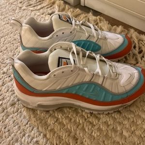 Like new Nike air max sneakers